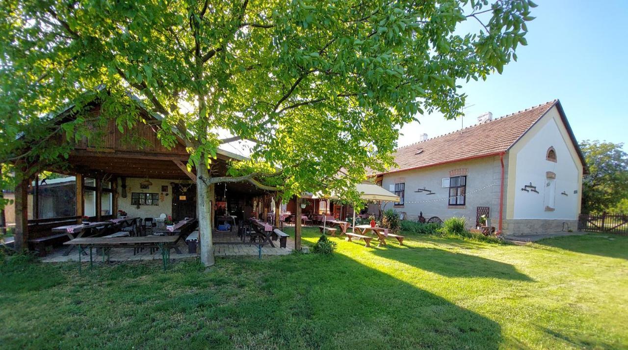 Kazmer Szallas - Gasthaus Varbalog ภายนอก รูปภาพ