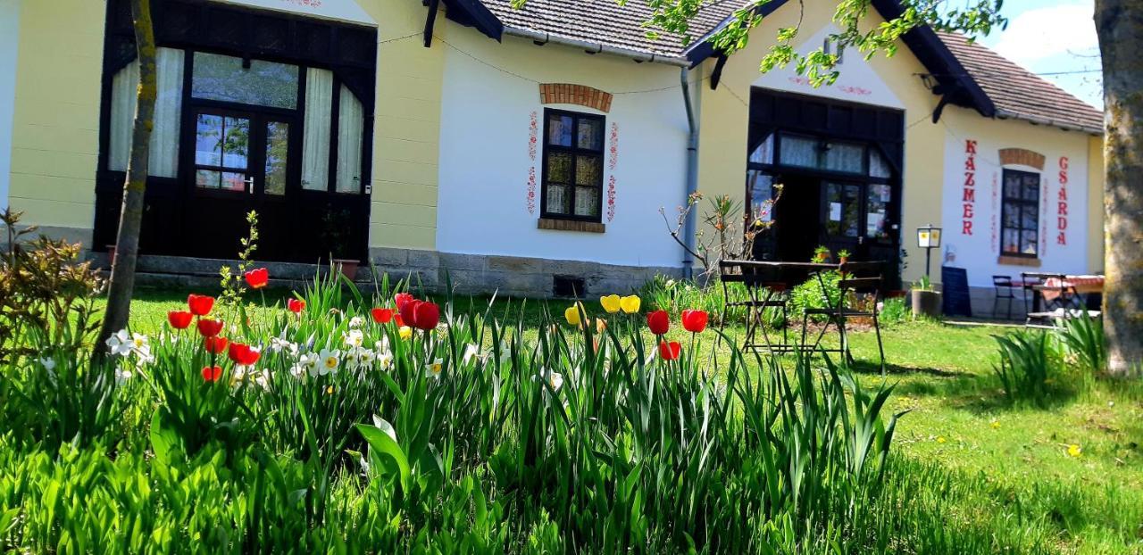 Kazmer Szallas - Gasthaus Varbalog ภายนอก รูปภาพ